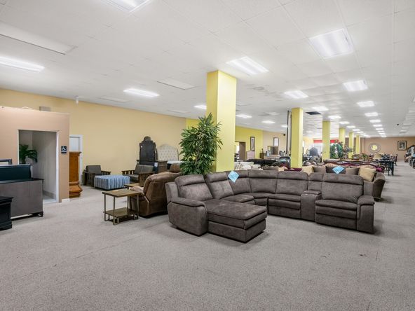 NNN Leased Retail Building - Ideal Furniture Gallery: 116 W 6th St, Hanford, CA 93230